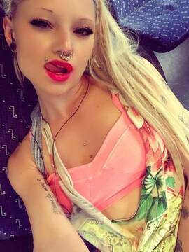 Public Photo of succhiatricehot